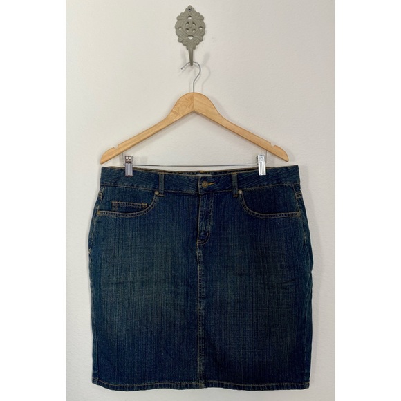 Tex by Max Azria NWOT • Dark Wash Jean Mini Skirt - Picture 2 of 12